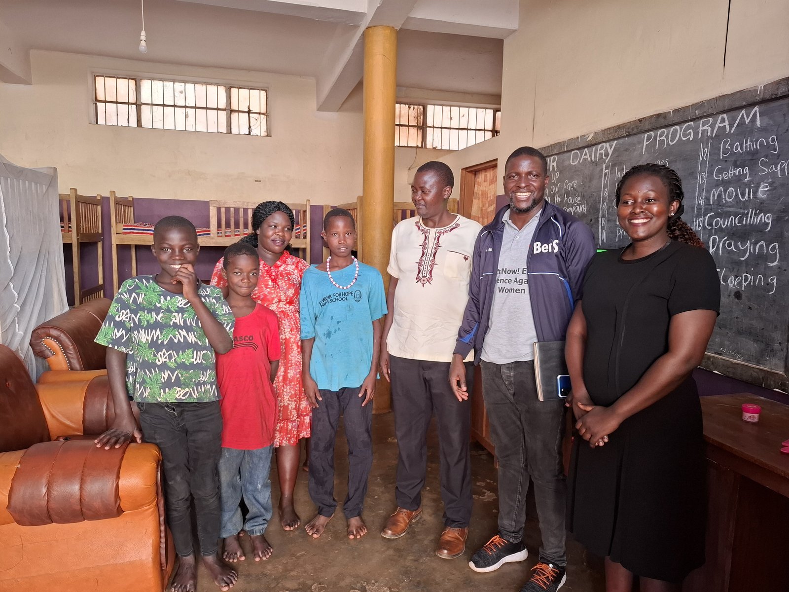 A volunteer with the children